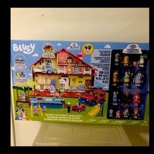Bluey’s Ultimate Mega Set 40+ Piece Set and 14 Characters, Brand New!
